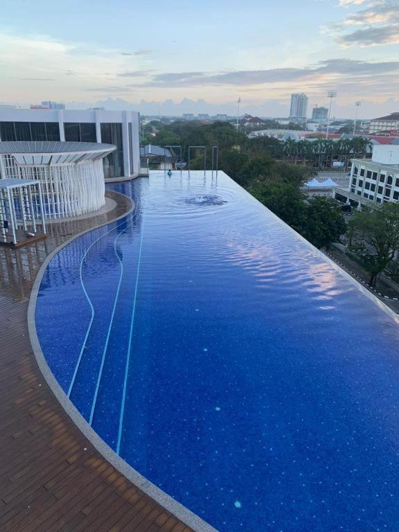 Sina Troika Residence Kota Bharu 2Br Wifi Netflix Pool Exterior foto
